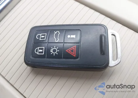 2015 Volvo Xc60 T5 Premier Plus z USA, uszkodzony, nr VIN YV440MDC2F2591441